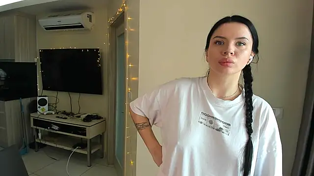 Snapshot of Evelyne_xxo chatting on 07-05-26, 04:19 Evelyne xxo online show from 07-05-26, 04:19