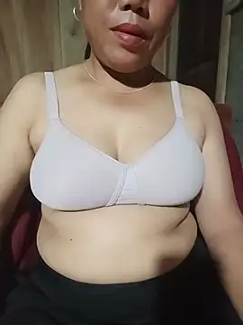 Snapshot of Lotus_09 chatting on 07-16-26, 03:51 Lotus 09 online show from 07-16-26, 03:51