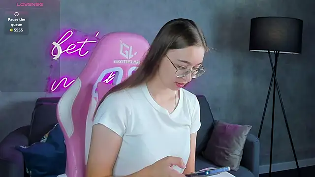 Snapshot of Lucy_Green chatting on 07-15-26, 12:49 Lucy Green online show from 07-15-26, 12:49