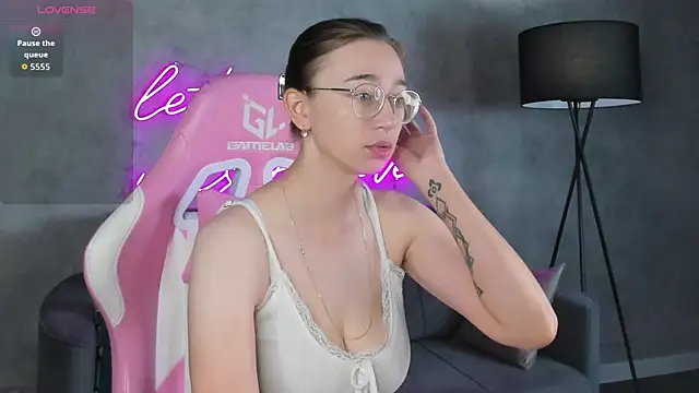 Snapshot of Lucy_Green chatting on 07-19-26, 12:47 Lucy Green online show from 07-19-26, 12:47