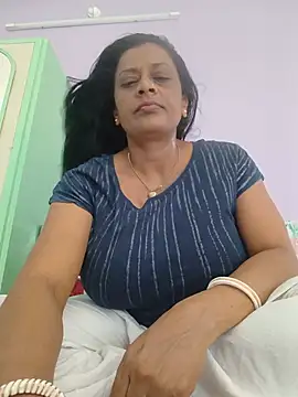 Snapshot of Hotstarx2 chatting on 06-17-26, 08:39 Hotstarx2 online show from 06-17-26, 08:39