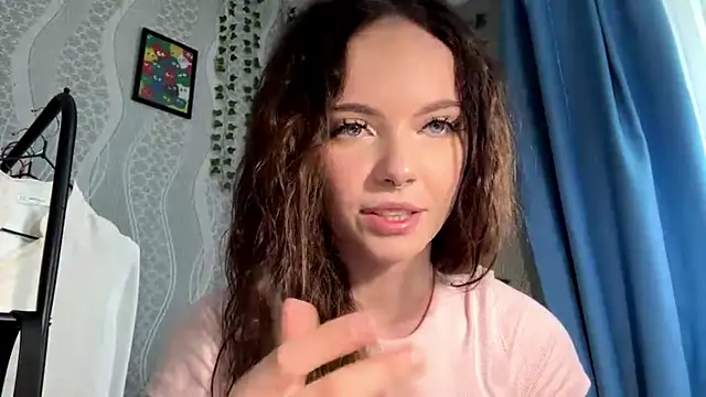 Snapshot of IsadoraCaltagirone chatting on 06-16-26, 10:51 IsadoraCaltagirone online show from 06-16-26, 10:51