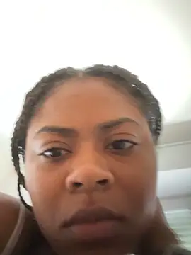 Snapshot of la_manzana chatting on 06-17-26, 12:18 la manzana online show from 06-17-26, 12:18