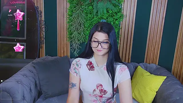 Snapshot of SolaZolaz chatting on 06-20-26, 01:30 SolaZolaz online show from 06-20-26, 01:30