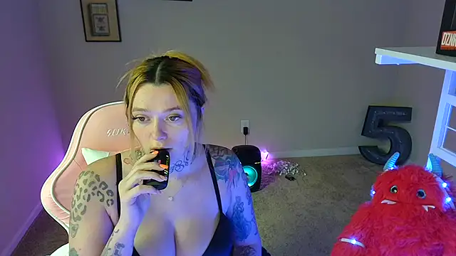 Snapshot of karmathevixen chatting on 07-07-26, 06:23 karmathevixen online show from 07-07-26, 06:23