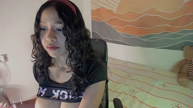 Snapshot of SiaVelour_ chatting on 06-17-26, 10:54 SiaVelour online show from 06-17-26, 10:54