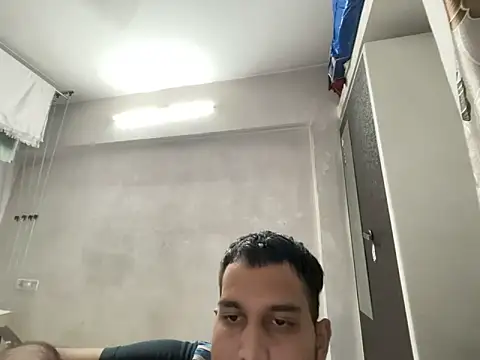 Snapshot of Rescurer_8 chatting on 06-16-26, 06:32 Rescurer 8 online show from 06-16-26, 06:32