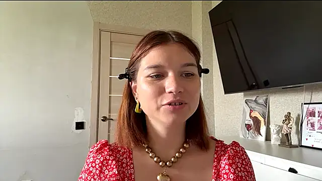 Snapshot of Karolinefrog chatting on 06-17-26, 12:02 Karolinefrog online show from 06-17-26, 12:02
