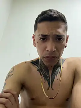 alejoggg1 online show from 06-17-26, 01:52