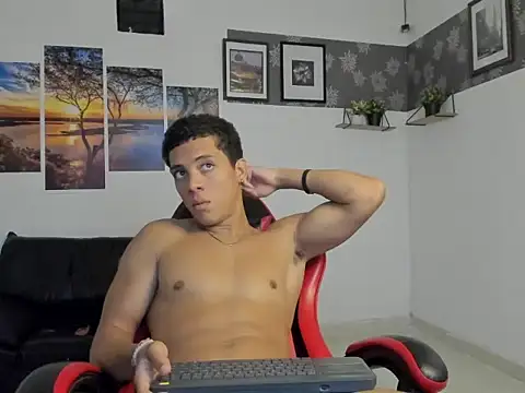 Snapshot of MAX_LEGEND chatting on 06-21-26, 01:24 MAX LEGEND online show from 06-21-26, 01:24