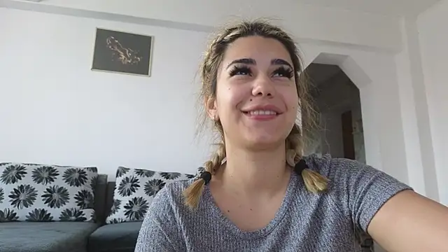Snapshot of heysianna chatting on 06-29-26, 11:21 heysianna online show from 06-29-26, 11:21