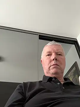 Snapshot of cumboy chatting on 01-28-25, 02:53 cumboy online show from 01-28-25, 02:53