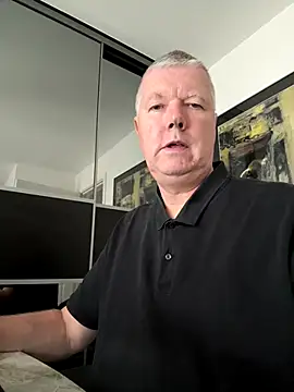 Snapshot of cumboy chatting on 10-14-25, 09:10 cumboy online show from 10-14-25, 09:10