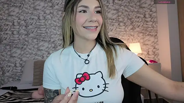 Snapshot of Isabella_Bliss chatting on 07-18-26, 12:04 Isabella Bliss online show from 07-18-26, 12:04