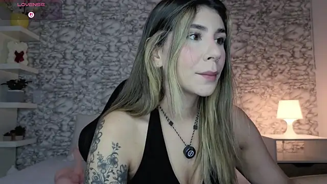 Snapshot of Isabella_Bliss chatting on 07-25-26, 12:09 Isabella Bliss online show from 07-25-26, 12:09