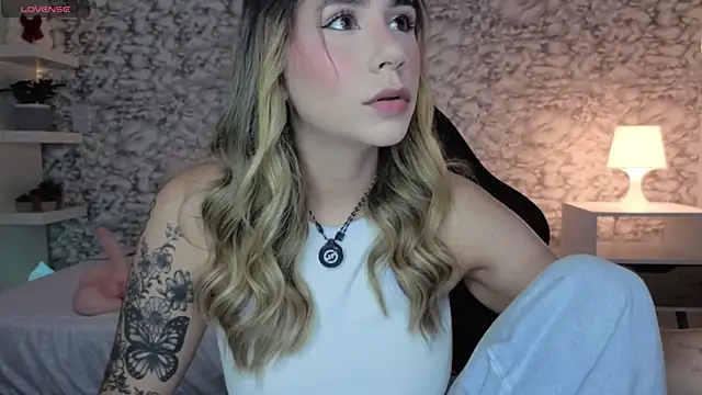 Snapshot of Isabella_Bliss chatting on 07-27-26, 10:39 Isabella Bliss online show from 07-27-26, 10:39