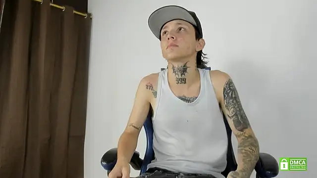 Snapshot of Nick_TattooedGuy chatting on 06-19-26, 07:17 Nick TattooedGuy online show from 06-19-26, 07:17