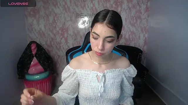 Snapshot of KiaraStar_ch chatting on 07-24-26, 08:29 KiaraStar ch online show from 07-24-26, 08:29