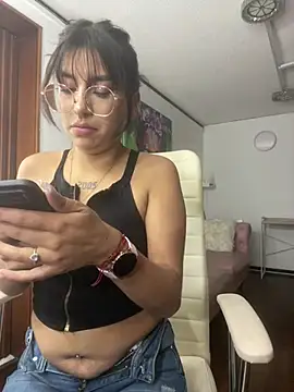 Snapshot of GabyLopez_Pink chatting on 06-19-26, 03:11 GabyLopez Pink online show from 06-19-26, 03:11