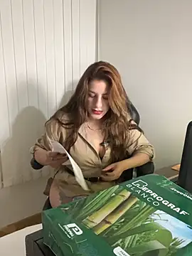 Snapshot of vivian_segreti chatting on 07-19-26, 12:14 vivian segreti online show from 07-19-26, 12:14