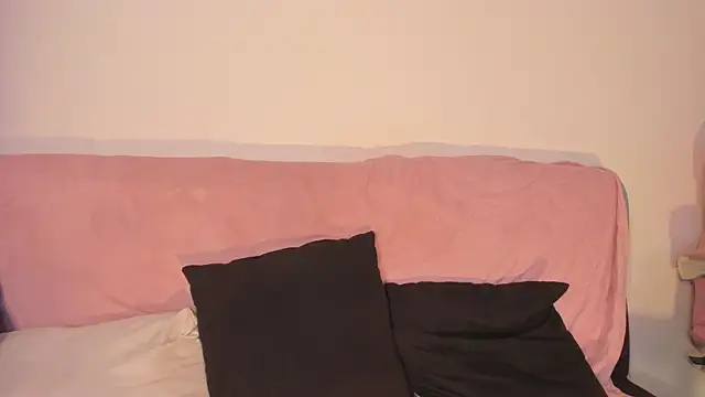 Snapshot of EmilyCutte chatting on 08-01-26, 03:22 EmilyCutte online show from 08-01-26, 03:22