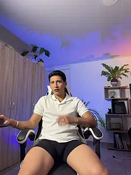 Snapshot of SantiLux_ chatting on 06-23-26, 04:21 SantiLux online show from 06-23-26, 04:21