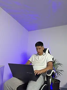 Snapshot of SantiLux_ chatting on 06-25-26, 03:39 SantiLux online show from 06-25-26, 03:39