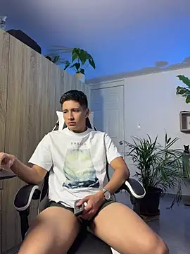 Snapshot of SantiLux_ chatting on 07-02-26, 04:51 SantiLux online show from 07-02-26, 04:51