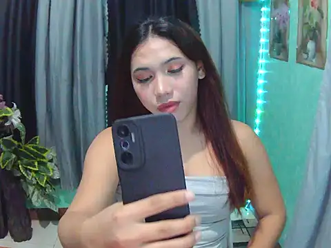 Snapshot of XCalixa chatting on 07-28-26, 12:59 XCalixa online show from 07-28-26, 12:59