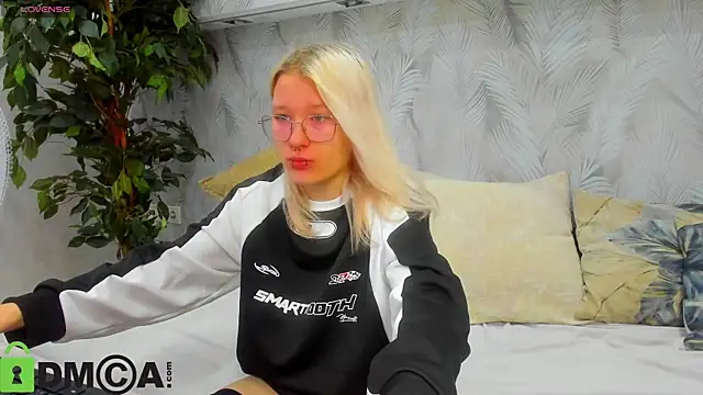 Nika-Smith online show from 08-06-26, 09:22