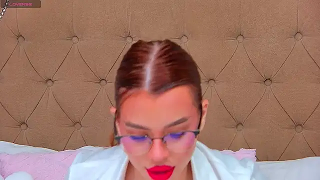 Snapshot of YasminnDoll chatting on 07-18-26, 04:38 YasminnDoll online show from 07-18-26, 04:38