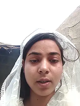 Snapshot of Simran_143 chatting on 06-17-26, 12:40 Simran 143 online show from 06-17-26, 12:40
