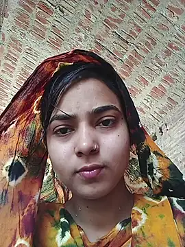 Snapshot of Simran_143 chatting on 06-19-26, 04:06 Simran 143 online show from 06-19-26, 04:06