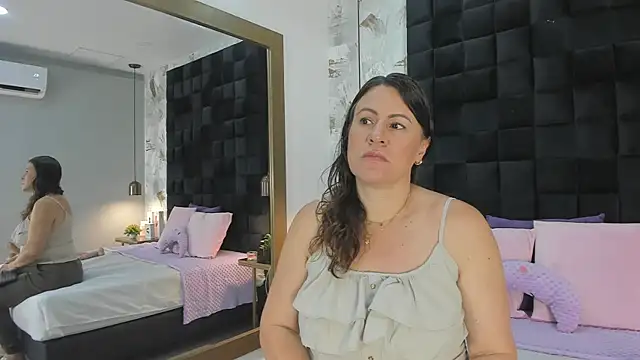 Snapshot of CharlotteG_ chatting on 07-05-26, 01:29 CharlotteG online show from 07-05-26, 01:29