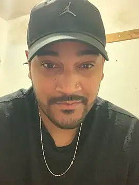 Snapshot of wandinho13 chatting on 06-17-26, 01:23 wandinho13 online show from 06-17-26, 01:23