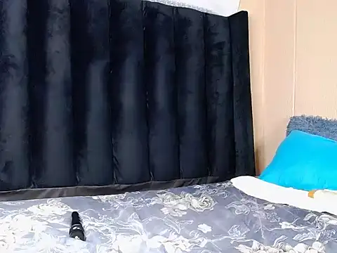 Snapshot of Slim_Thickiey chatting on 07-15-26, 04:23 Slim Thickiey online show from 07-15-26, 04:23