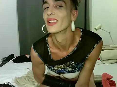Snapshot of CruellaDivine chatting on 06-25-26, 02:54 CruellaDivine online show from 06-25-26, 02:54
