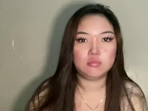 Snapshot of Youknow_imperfect chatting on 06-18-26, 03:51 Youknow imperfect online show from 06-18-26, 03:51