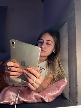 Snapshot of selina-sky chatting on 07-23-26, 05:27 selina-sky online show from 07-23-26, 05:27