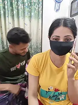 Snapshot of Couple-202 chatting on 06-18-26, 08:02 Couple-202 online show from 06-18-26, 08:02