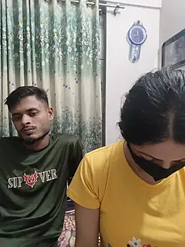 Snapshot of Couple-202 chatting on 06-20-26, 07:05 Couple-202 online show from 06-20-26, 07:05
