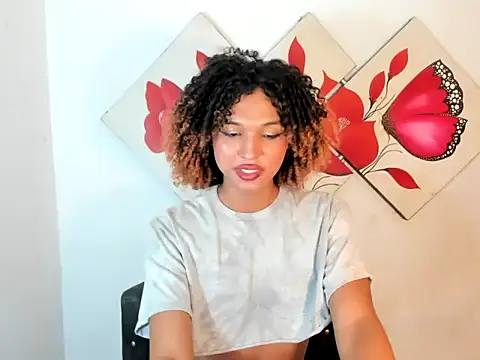 Snapshot of Elianisbigcock chatting on 06-19-26, 01:21 Elianisbigcock online show from 06-19-26, 01:21