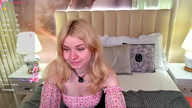 Snapshot of ChloeWells chatting on 07-25-26, 03:37 ChloeWells online show from 07-25-26, 03:37