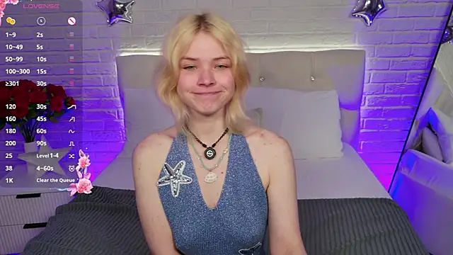 Snapshot of ChloeWells chatting on 07-29-26, 03:37 ChloeWells online show from 07-29-26, 03:37