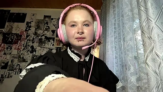 Snapshot of LiIIAry chatting on 06-19-26, 05:28 LiIIAry online show from 06-19-26, 05:28