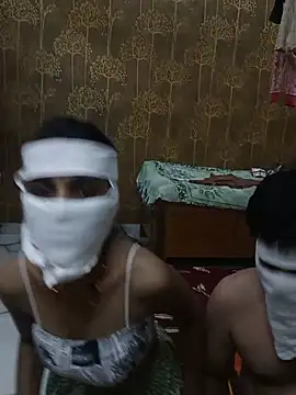 Snapshot of desi_housewife99 chatting on 07-27-26, 07:32 desi housewife99 online show from 07-27-26, 07:32