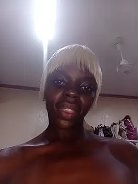 Snapshot of Highonmoglie chatting on 06-18-26, 08:57 Highonmoglie online show from 06-18-26, 08:57