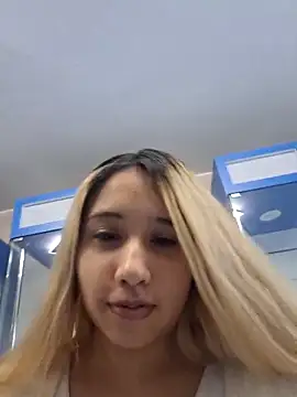 Snapshot of Honeycitabomnita chatting on 06-19-26, 02:21 Honeycitabomnita online show from 06-19-26, 02:21