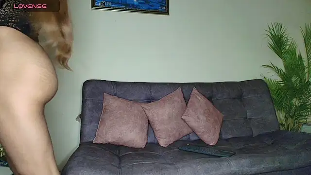 Snapshot of _saray_m chatting on 06-02-26, 01:40 saray m online show from 06-02-26, 01:40