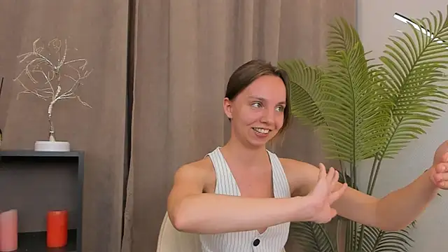 Snapshot of JenPerney chatting on 06-21-26, 04:20 JenPerney online show from 06-21-26, 04:20